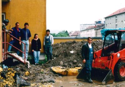 Bei laufendem Schulbetrieb beginnen im Herbst 1996 die Umbauarbeiten am AZW.