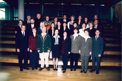 Die Abschlussklasse des Hochschullehrgangs für Führungsaufgaben im Gesundheitswesen 1999.