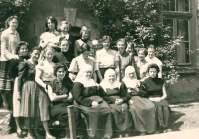 Im Garten des Vinzenzheimes, 1947.