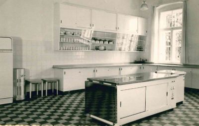 Die Küche im Vinzenzheim glänzt nach der Modernisierung in neuem Design.